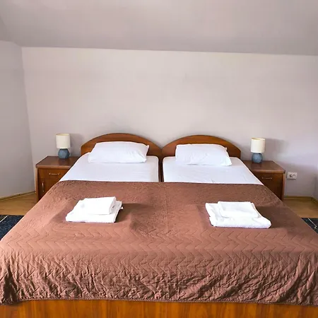 Delfin Hotell Mukatjeve